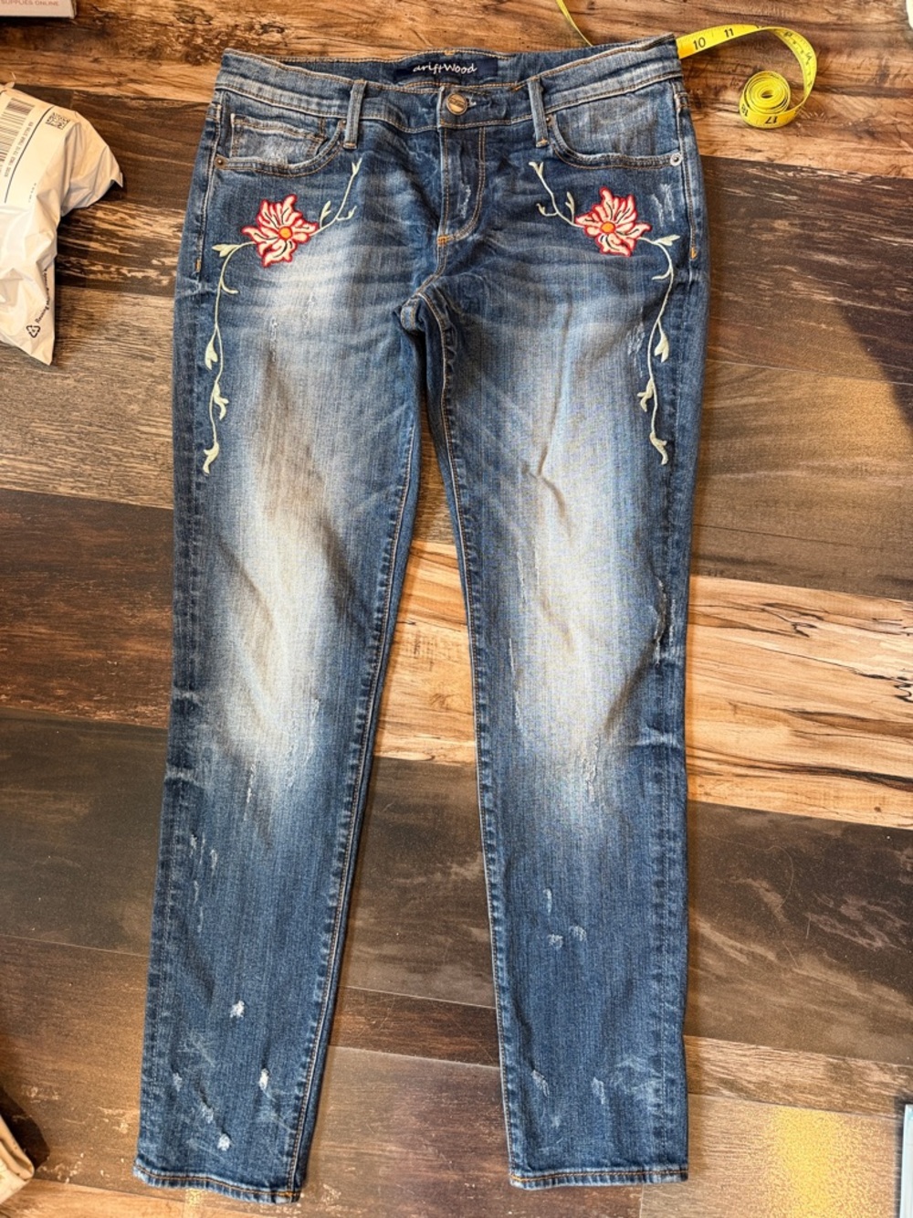 Driftwood Kelly Embroidered Jeans Size 29 Boho Floral Mid Rise Stretch Denim